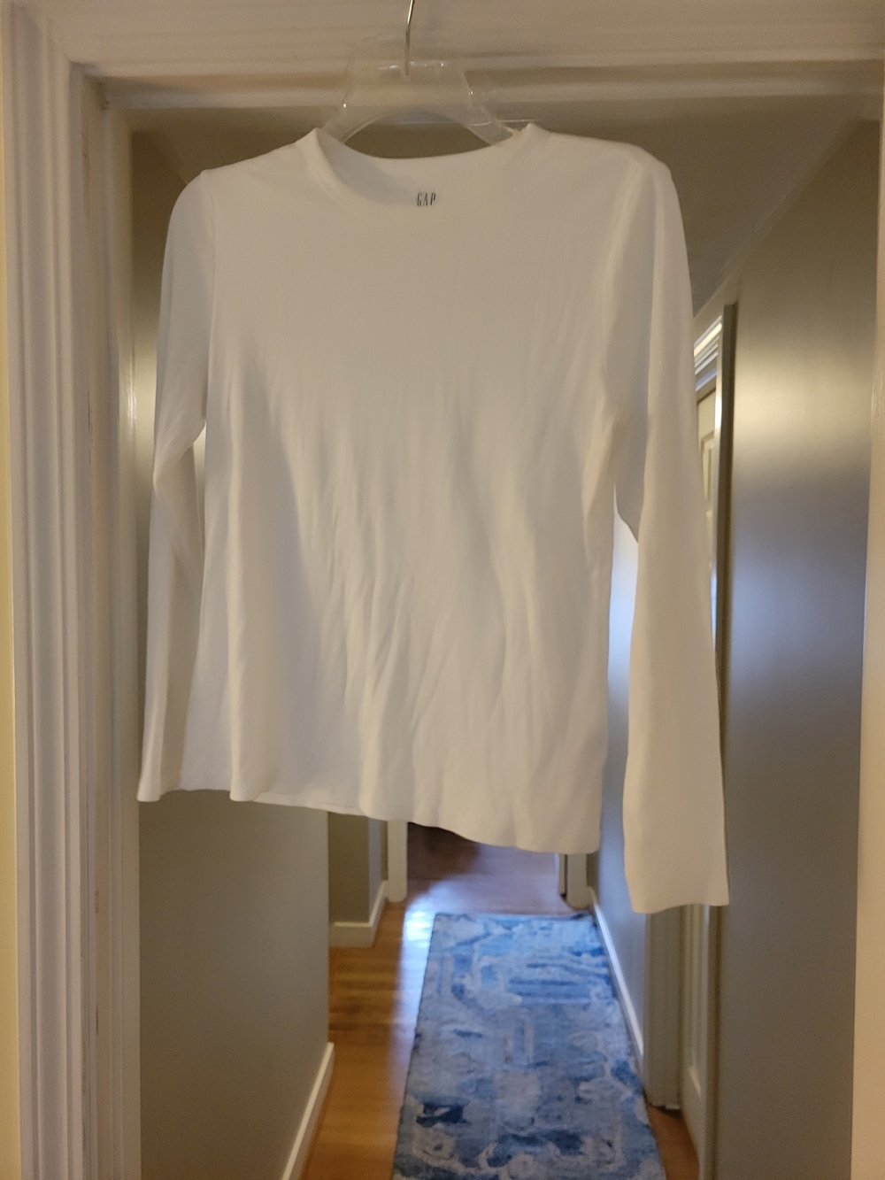 GAP White Long Sleeve Crew Top